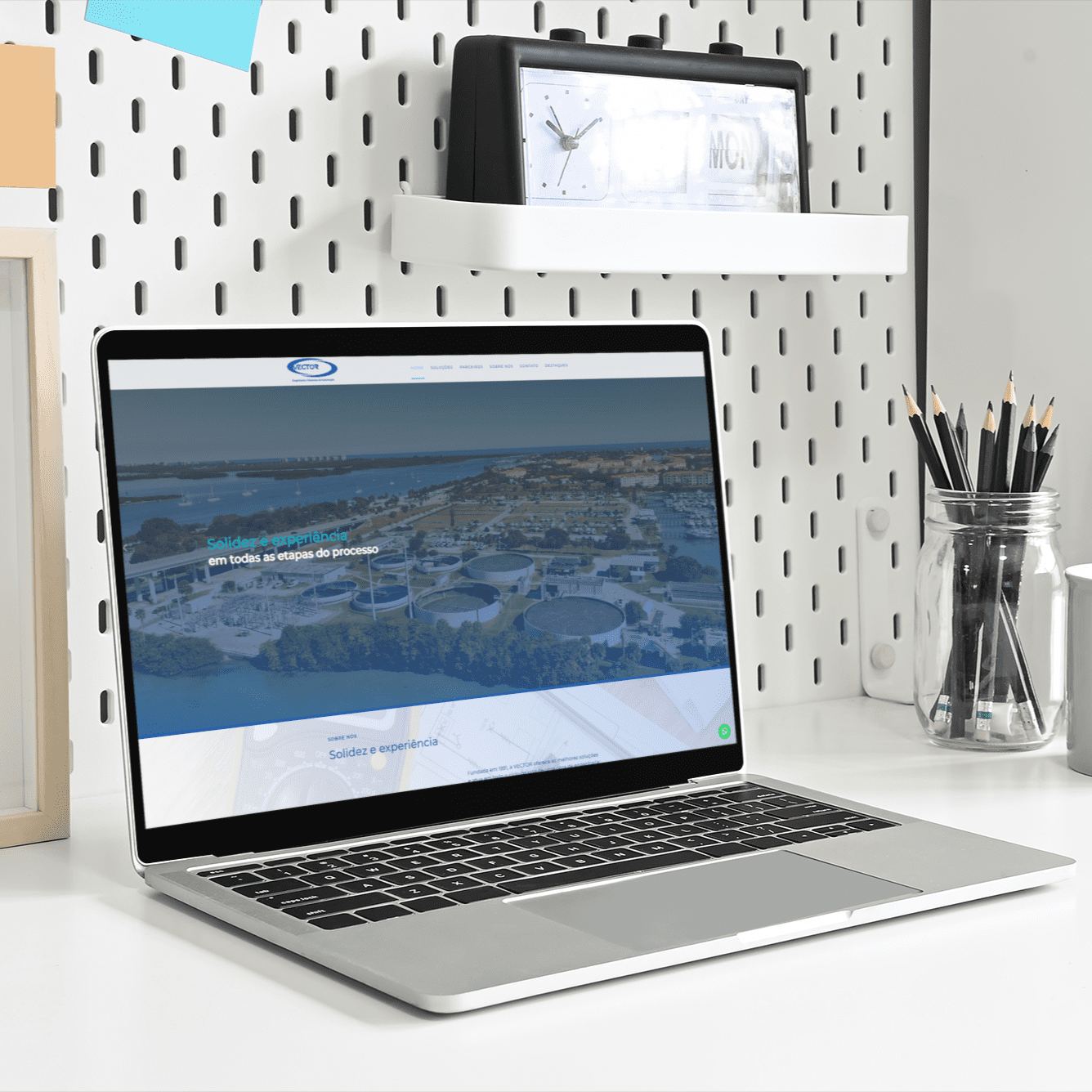 Mockup-Vector - imagem Site desenvolvido pela Superix: Engenharia, Constru&ccedil;&atilde;o Civil e Obras 