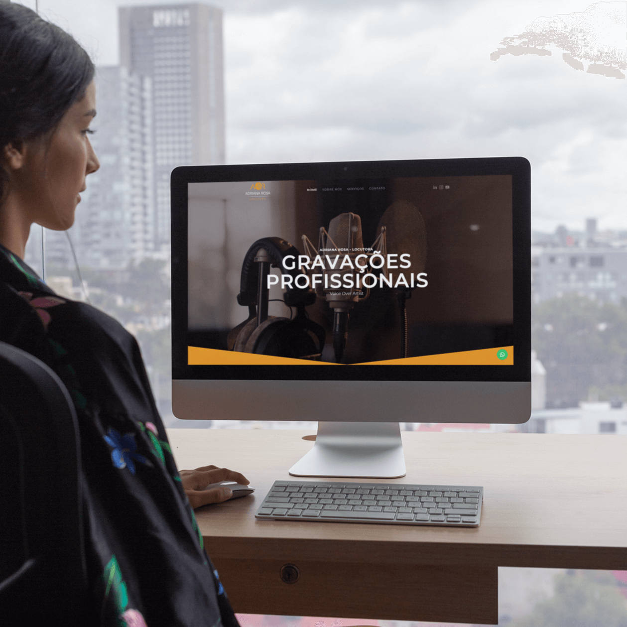 Mockup-Locutora - imagem Portf&oacute;lio desenvolvido pela Superix: Presta&ccedil;&atilde;o de Servi&ccedil;os 