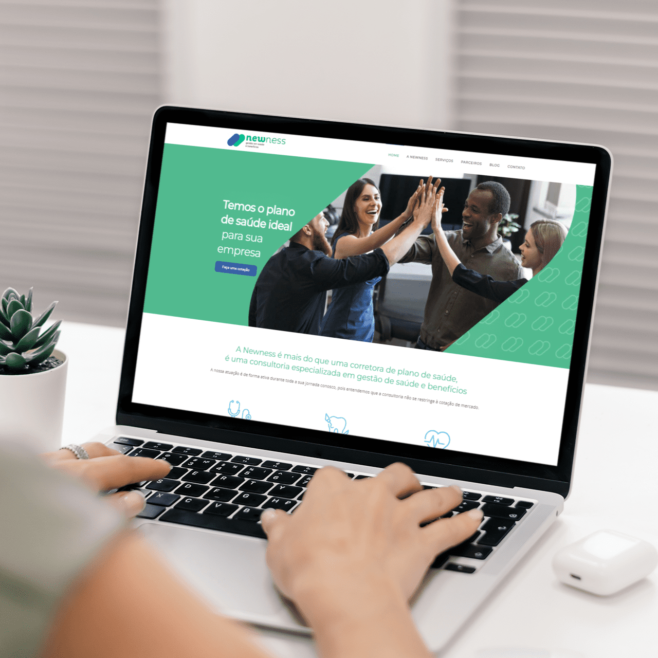 Mockup-Newness - imagem Cria&ccedil;&atilde;o de sites para m&eacute;dicos, cl&iacute;nicas e outros 